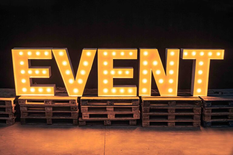 Event als woord in lichtletters